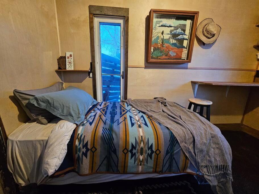 Blue Dog Accommodations Eastend Exterior foto